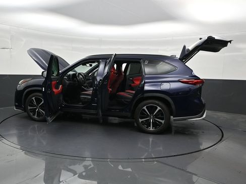 Used 2021 Toyota Highlander XSE FWD image 35