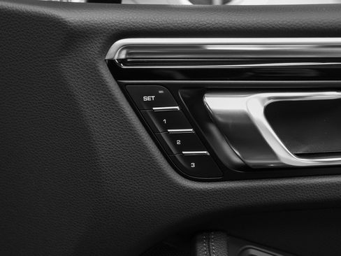 Certified 2024 Porsche Macan image 20