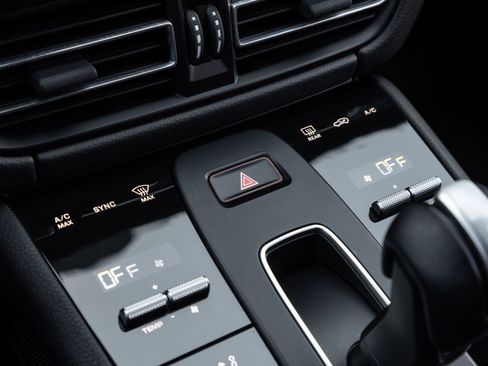 Certified 2023 Porsche Macan S AWD/4WD image 25