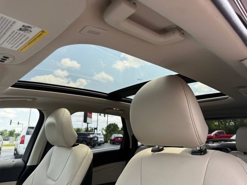 Used 2019 Ford Edge Titanium w/ Equipment Group 301A AWD/4WD image 18