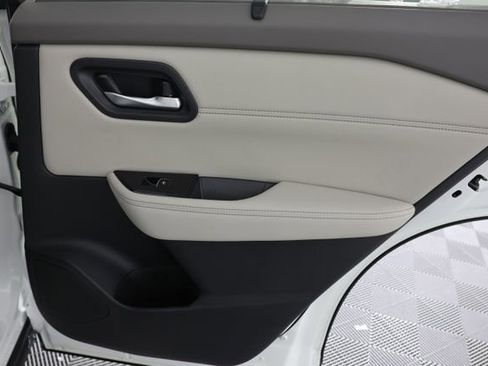 Used 2023 Nissan Rogue SL w/ SL Premium Package image 27