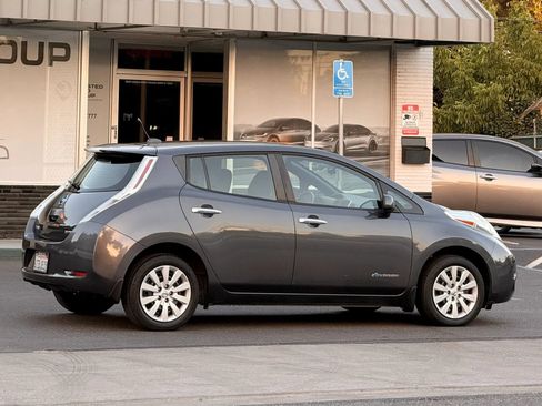 Used 2013 Nissan Leaf S FWD image 8