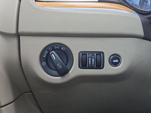 Used 2012 Chrysler 300 C w/ 19-Premium Speaker Group image 20