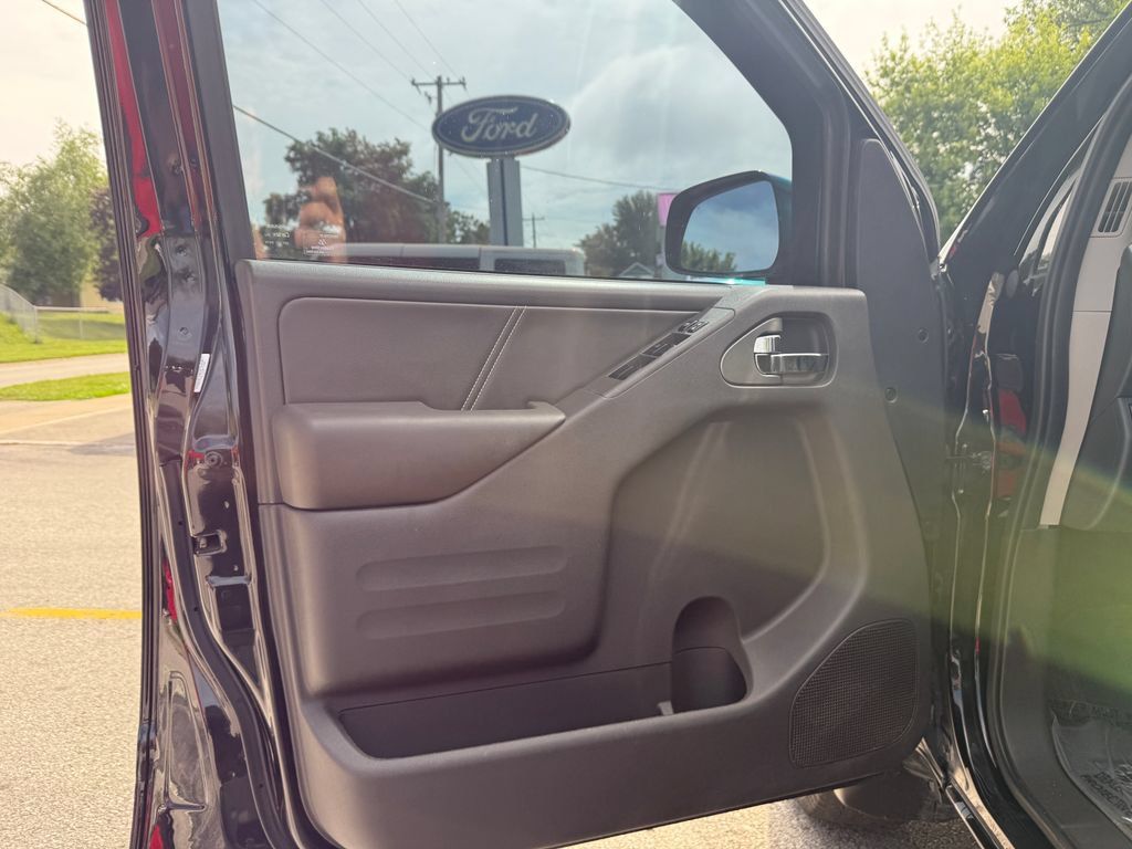 Used 2020 Nissan Frontier PRO-4X w/ Pro-4x Utility Package AWD/4WD image 17