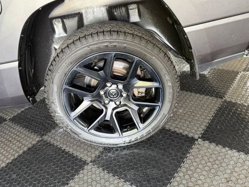 Used 2023 RAM 1500 Laramie AWD/4WD image 13