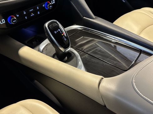 Used 2018 Buick Enclave Essence image 20