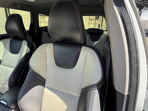Used 2017 Volvo XC60 T6 Dynamic w/ Preferred Option Package AWD/4WD image 34