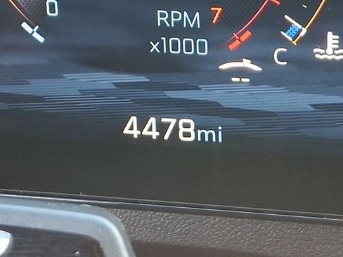 Used 2025 Chevrolet Traverse RS image 25