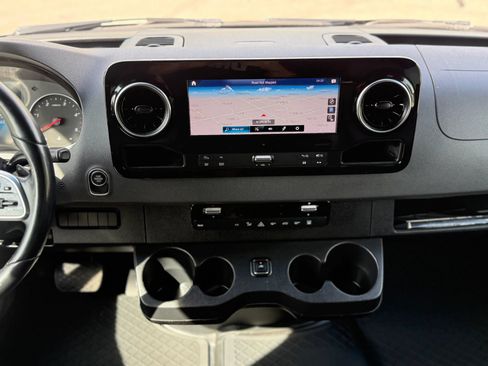 Used 2020 Mercedes-Benz Sprinter 2500 image 19