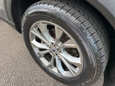 Used 2022 Ford Explorer XLT w/ Equipment Group 202A image 16