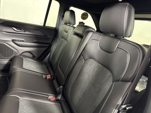 New 2025 Jeep Grand Cherokee Altitude image 10