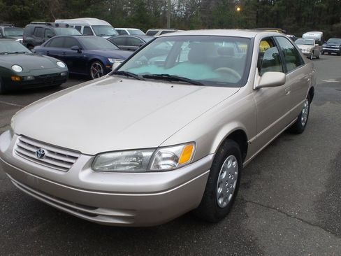 Used 1998 Toyota Camry LE image 10