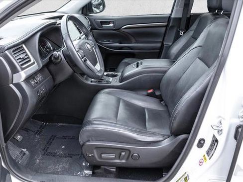 Used 2016 Toyota Highlander Limited Platinum image 12