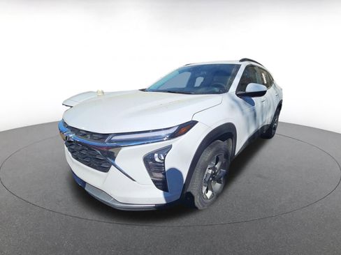 Used 2025 Chevrolet Trax LT image 3