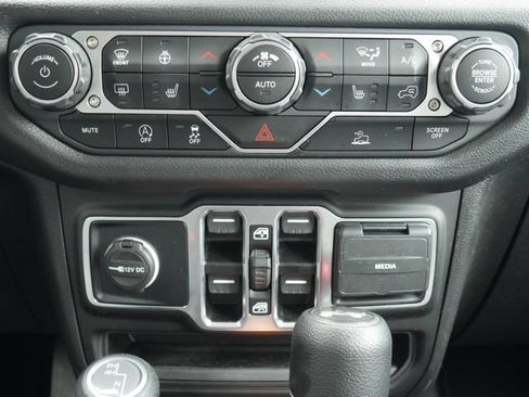 Used 2025 Jeep Wrangler Unlimited Sport AWD/4WD image 21