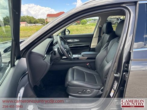 Used 2025 Genesis GV70 2.5T AWD/4WD image 12