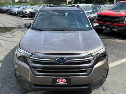 Used 2025 Subaru Forester Premium AWD/4WD image 2