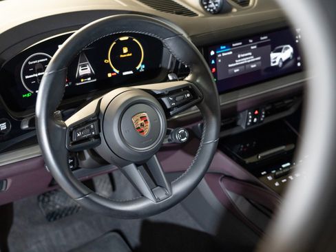 Certified 2024 Porsche Cayenne Coupe AWD/4WD image 15
