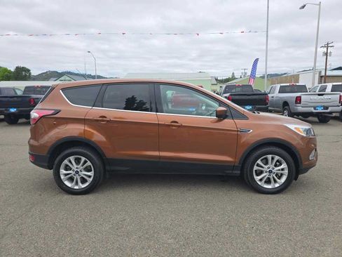Used 2017 Ford Escape SE AWD/4WD image 6