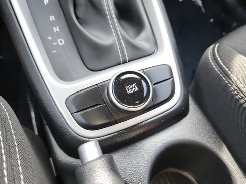 Used 2025 Hyundai Venue SEL FWD image 31
