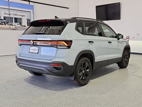New 2026 Volkswagen Taos SE FWD image 3