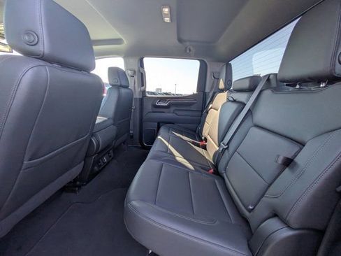 Used 2025 GMC Sierra 1500 SLT image 12