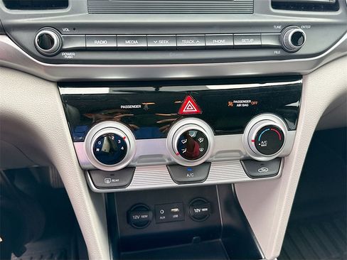 Used 2019 Hyundai Elantra SE image 15