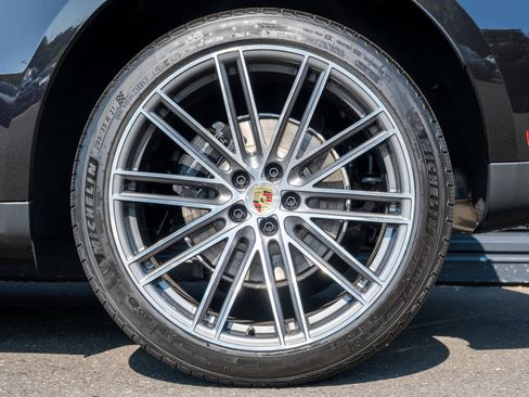 Used 2026 Porsche Macan image 13