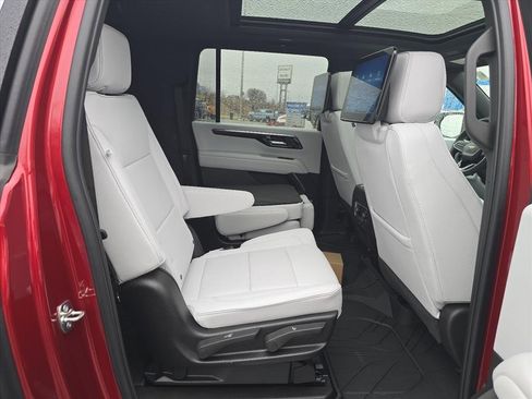 New 2026 Chevrolet Suburban Premier image 9