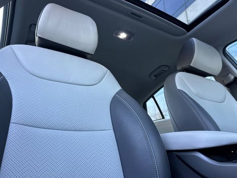 Used 2020 Hyundai Ioniq Limited image 21