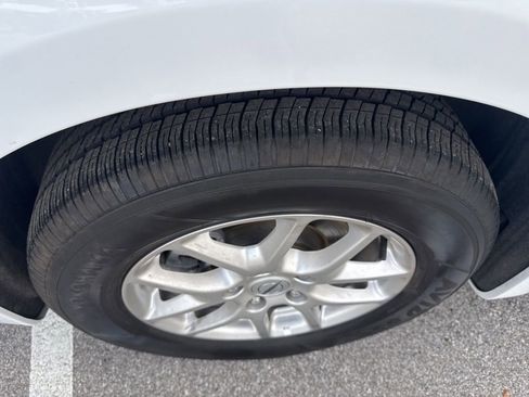 Used 2025 Chrysler Pacifica Select image 10