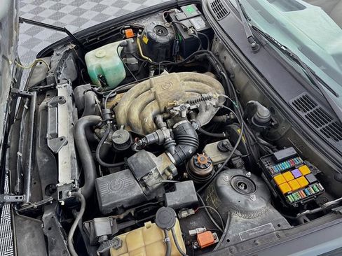 Used 1991 BMW 325i Convertible image 23