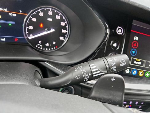 Used 2023 Buick Envision Essence image 17