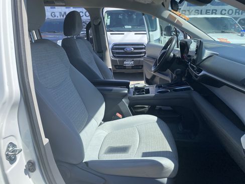 Used 2021 Toyota Sienna LE FWD image 23