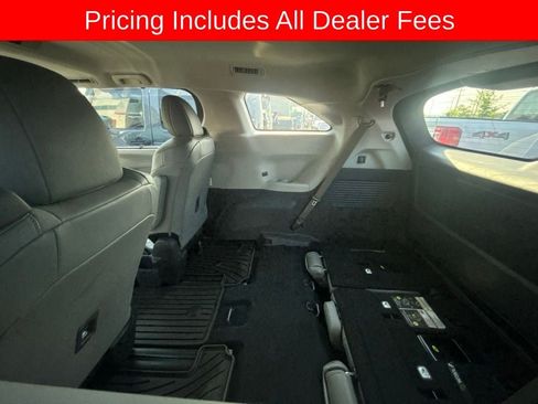 Used 2023 Toyota Sienna XLE w/ XLE Plus Package FWD image 10