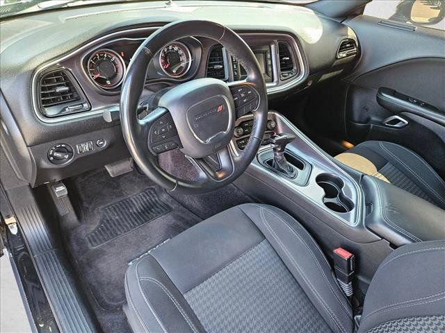Used 2017 Dodge Challenger R/T RWD image 11