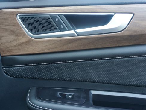 Used 2024 Volkswagen Atlas SE w/ Panoramic Sunroof Package image 25