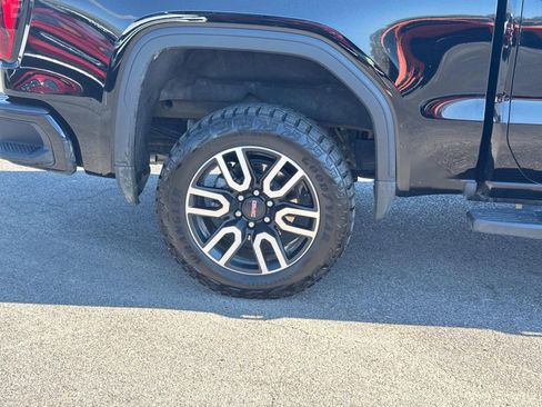Used 2024 GMC Sierra 1500 AT4 w/ Technology Package AWD/4WD image 11