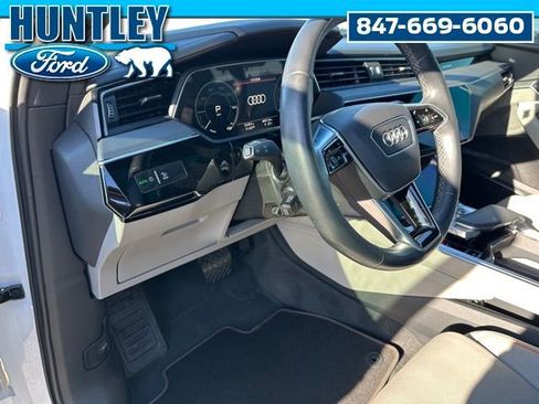 Used 2024 Audi Q8 e-tron Prestige image 22