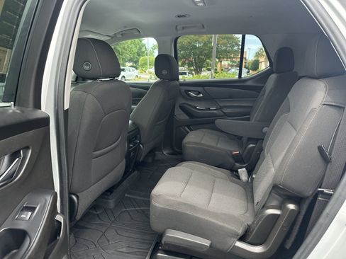 Used 2021 Chevrolet Traverse LT FWD image 31