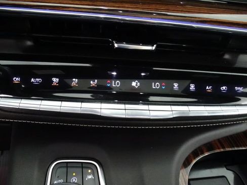 Certified 2023 Cadillac Escalade Premium Luxury w/ Performance Package AWD/4WD image 16
