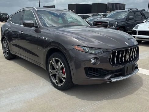 Used 2017 Maserati Levante w/ Luxury Package AWD/4WD image 10