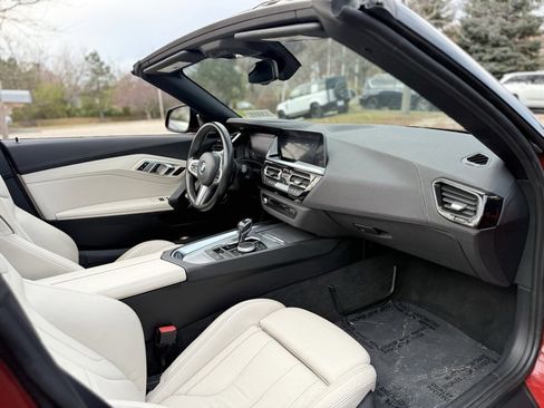 Used 2019 BMW Z4 sDrive30i w/ M Sport Package image 28