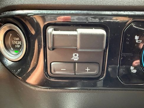 Used 2022 Chevrolet Silverado 1500 LT AWD/4WD image 25
