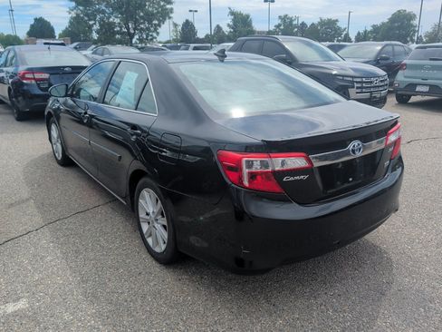 Used 2013 Toyota Camry XLE w/ Leather Pkg FWD image 2
