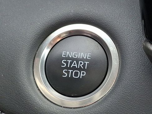 Used 2025 Toyota Highlander XLE AWD/4WD image 24