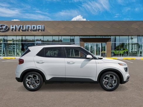 Certified 2025 Hyundai Venue SEL FWD image 7