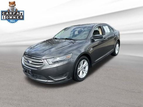 Used 2018 Ford Taurus SE image 3