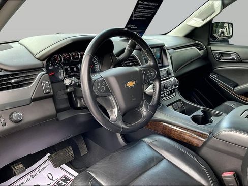 Used 2019 Chevrolet Suburban LT RWD image 14