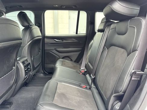 Used 2023 Jeep Grand Cherokee Altitude AWD/4WD image 11